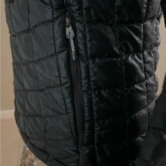 The North Face Women’s Thermoball Jacket - Picture 6 of 12